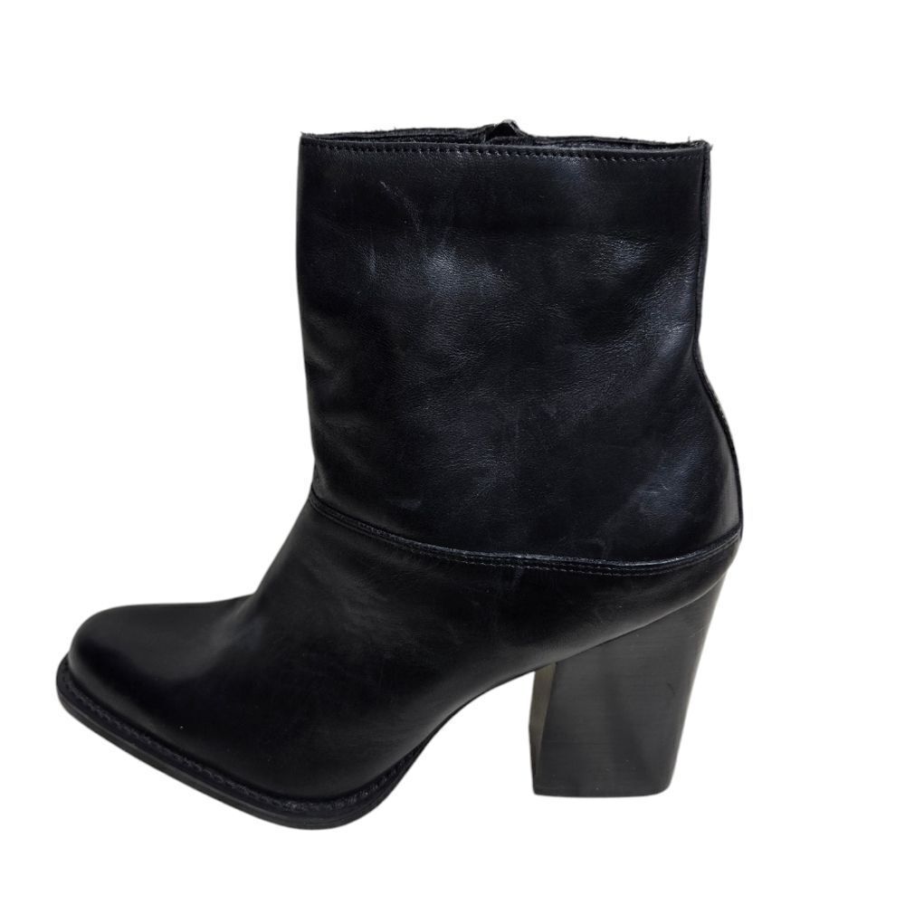 NINE & CO. Black Leather Heeled Western Look Ankle Boots